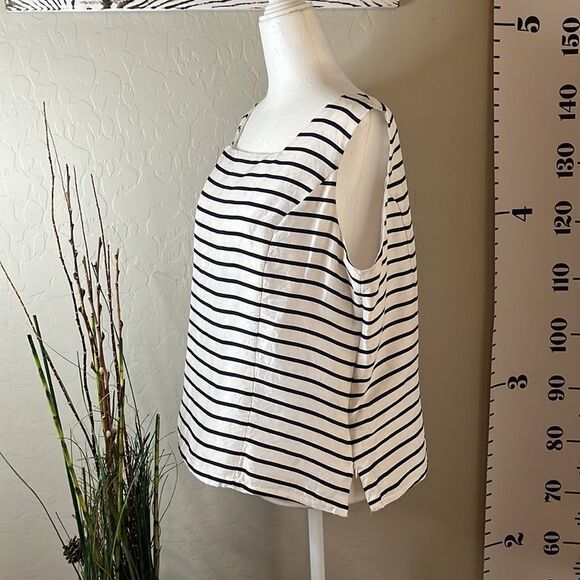 ISC 100% silk black and white horizontal striped top. Size medium. Sleeveless. - Picture 2 of 10